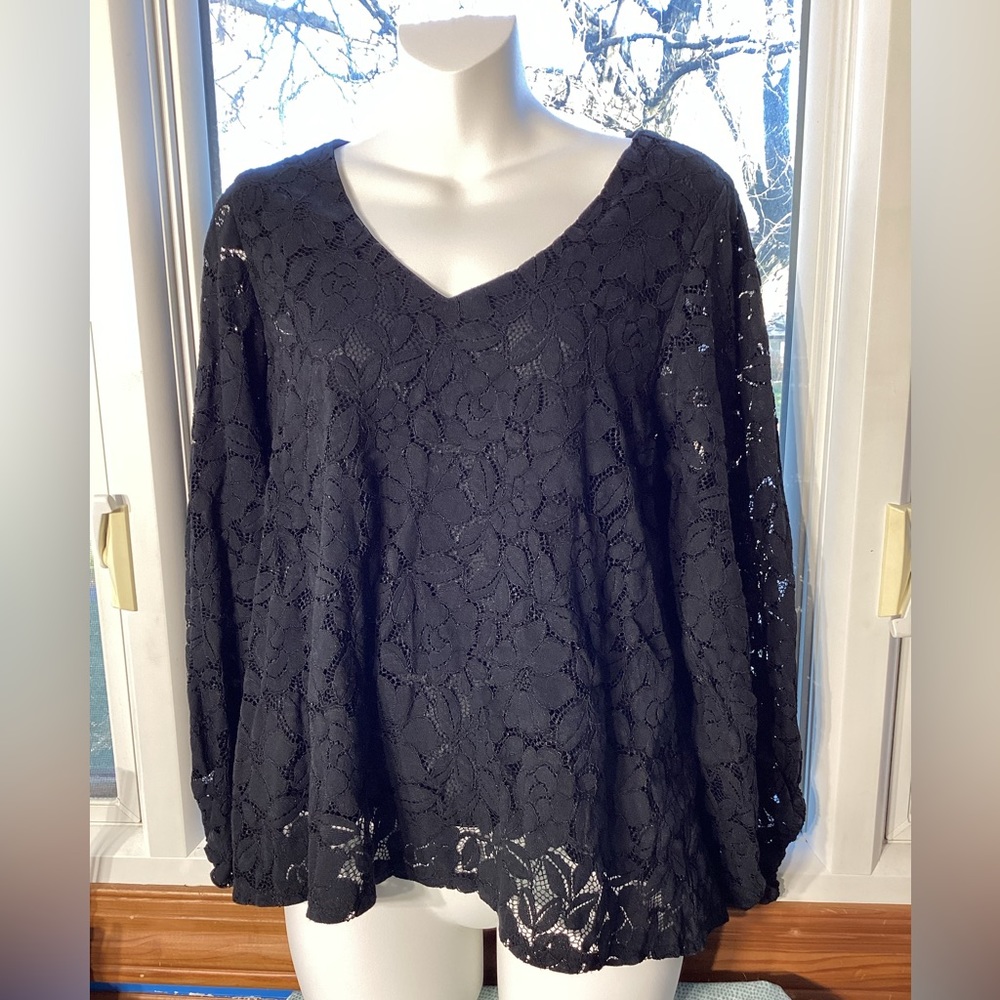 Vine & Love Black Long Sleeved Lace Blouse Size Medium